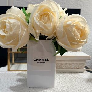 RARE! 2023 Chanel Beaute White Ceramic Vase Brush Holder Flower VIP- NIB